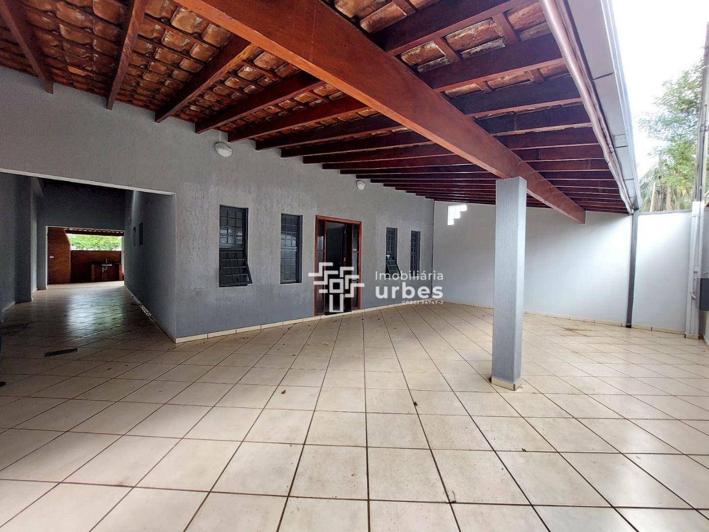 Casa para alugar com 4 quartos, 255m² - Foto 1