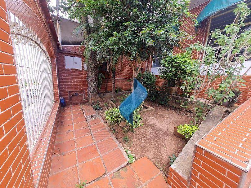 Casa à venda e aluguel com 3 quartos, 139m² - Foto 2