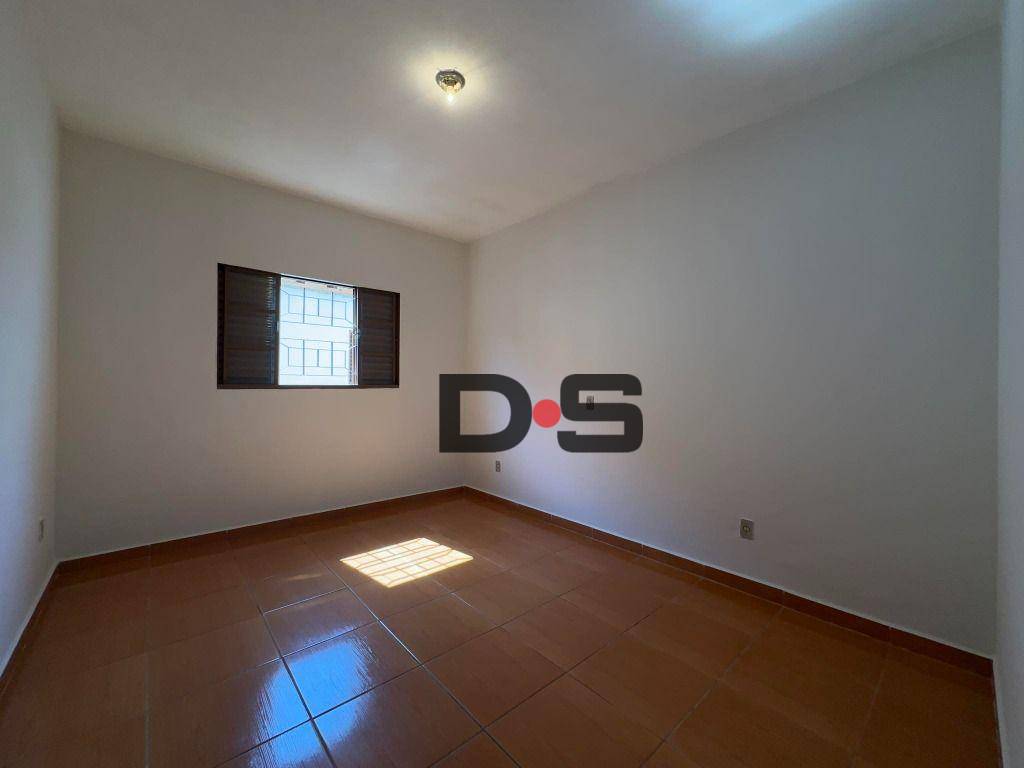 Casa à venda com 4 quartos, 164m² - Foto 9