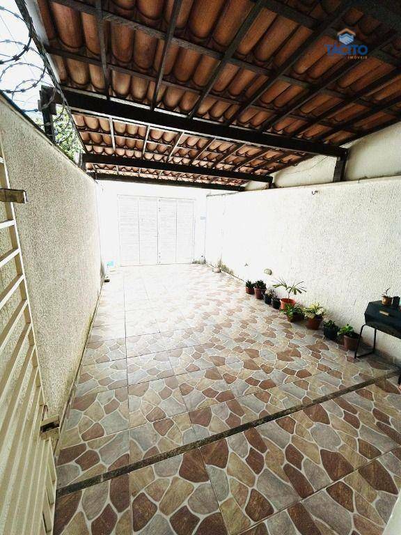 Casa à venda com 2 quartos, 80m² - Foto 2