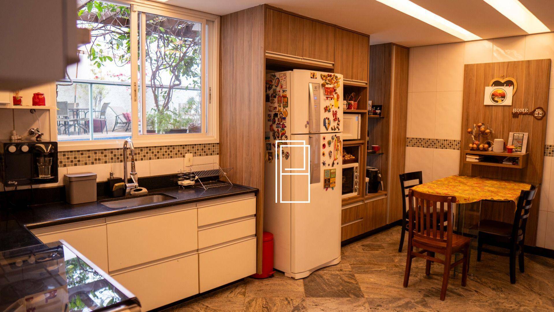 Casa à venda com 4 quartos, 300m² - Foto 19
