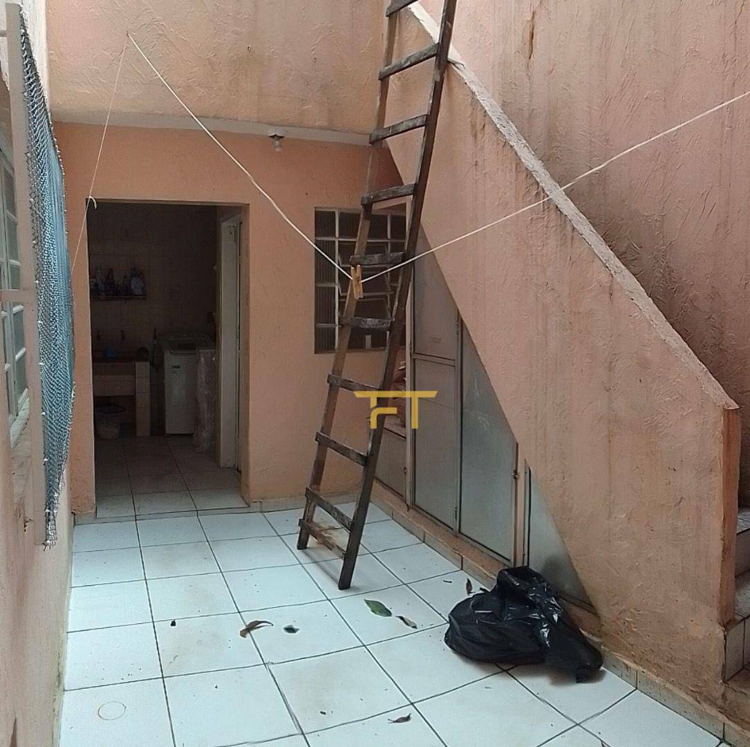 Casa à venda com 3 quartos, 200M2 - Foto 18