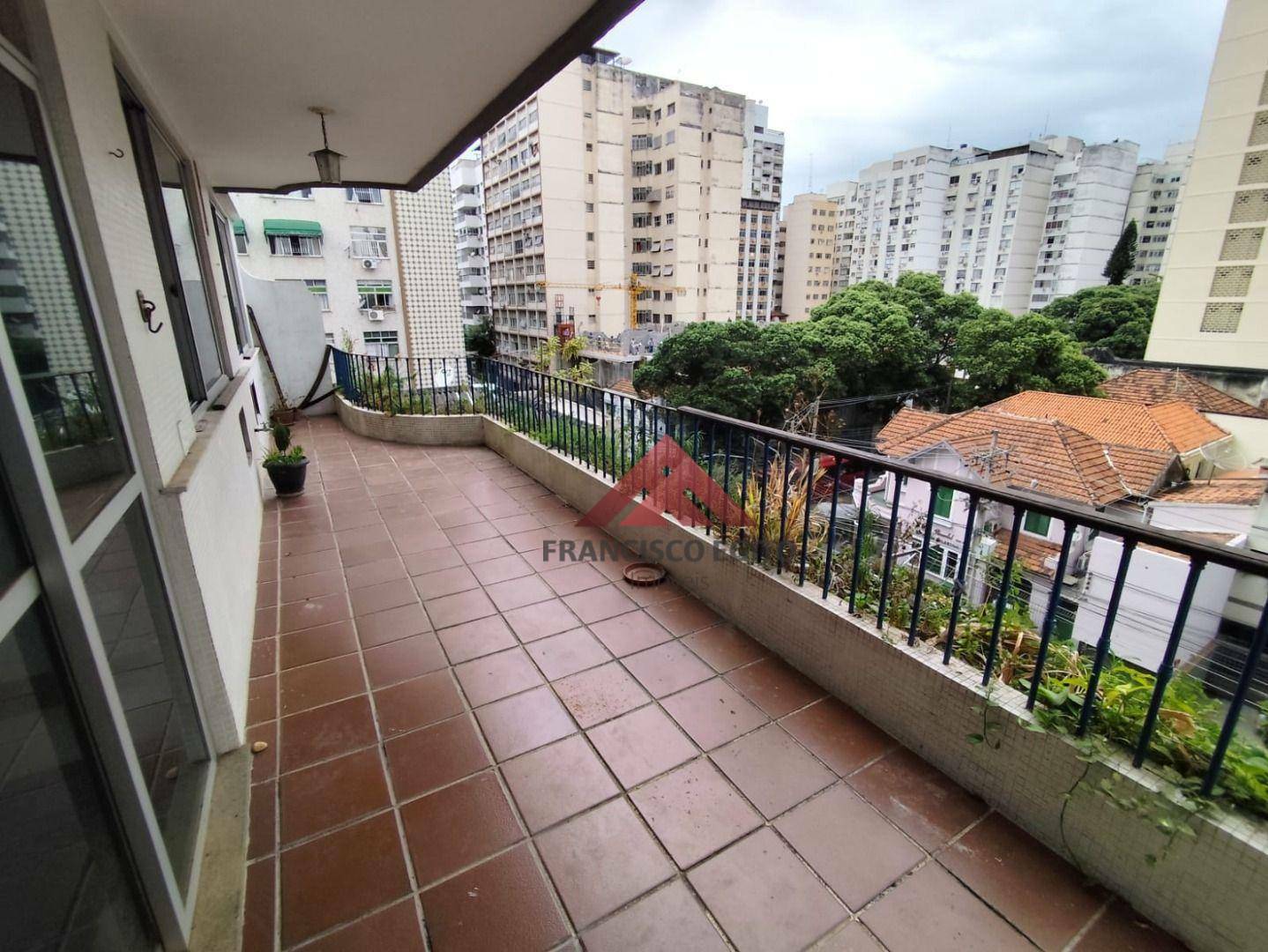 Apartamento à venda com 3 quartos, 121m² - Foto 1