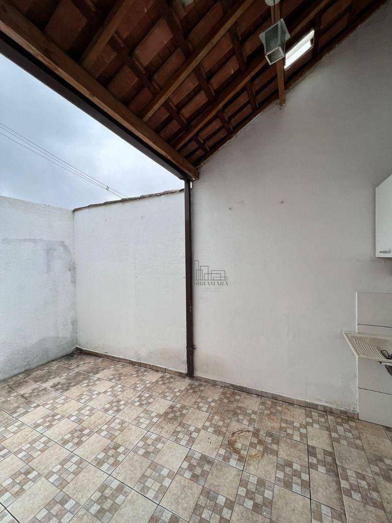 Casa à venda com 2 quartos, 58m² - Foto 11