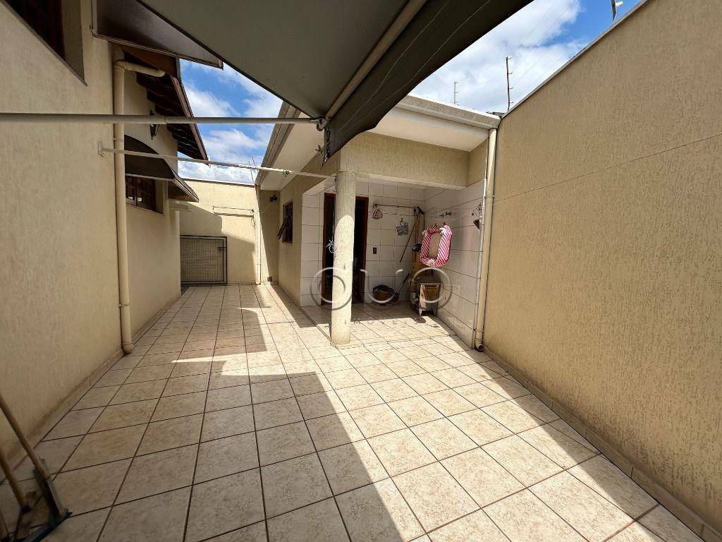 Casa à venda com 3 quartos, 235m² - Foto 17