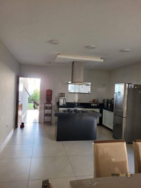 Casa de Condomínio à venda com 3 quartos, 239m² - Foto 5