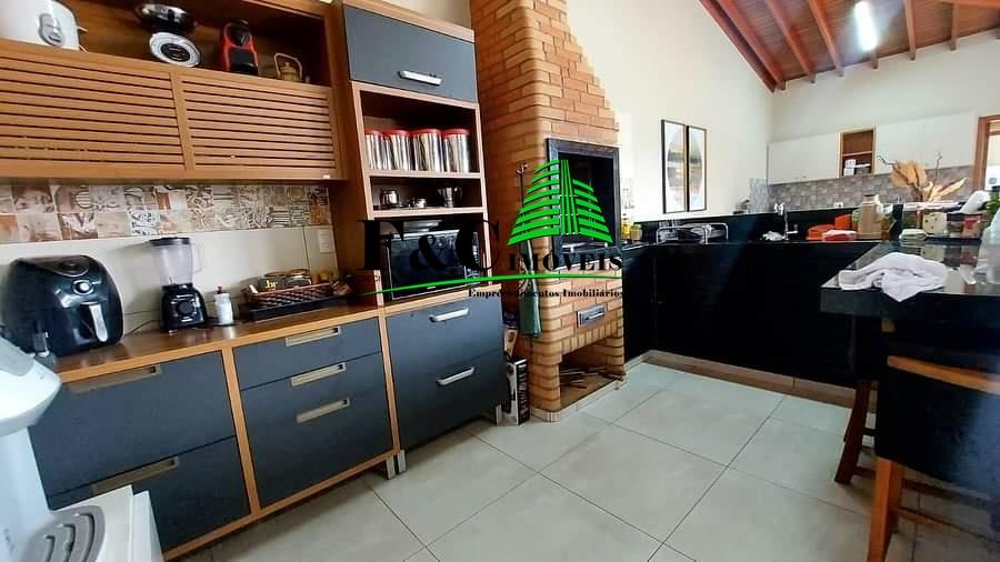 Casa à venda com 2 quartos, 250m² - Foto 1