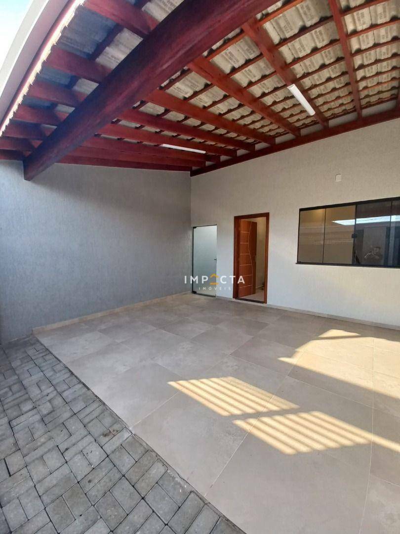 Casa à venda com 3 quartos, 121m² - Foto 1