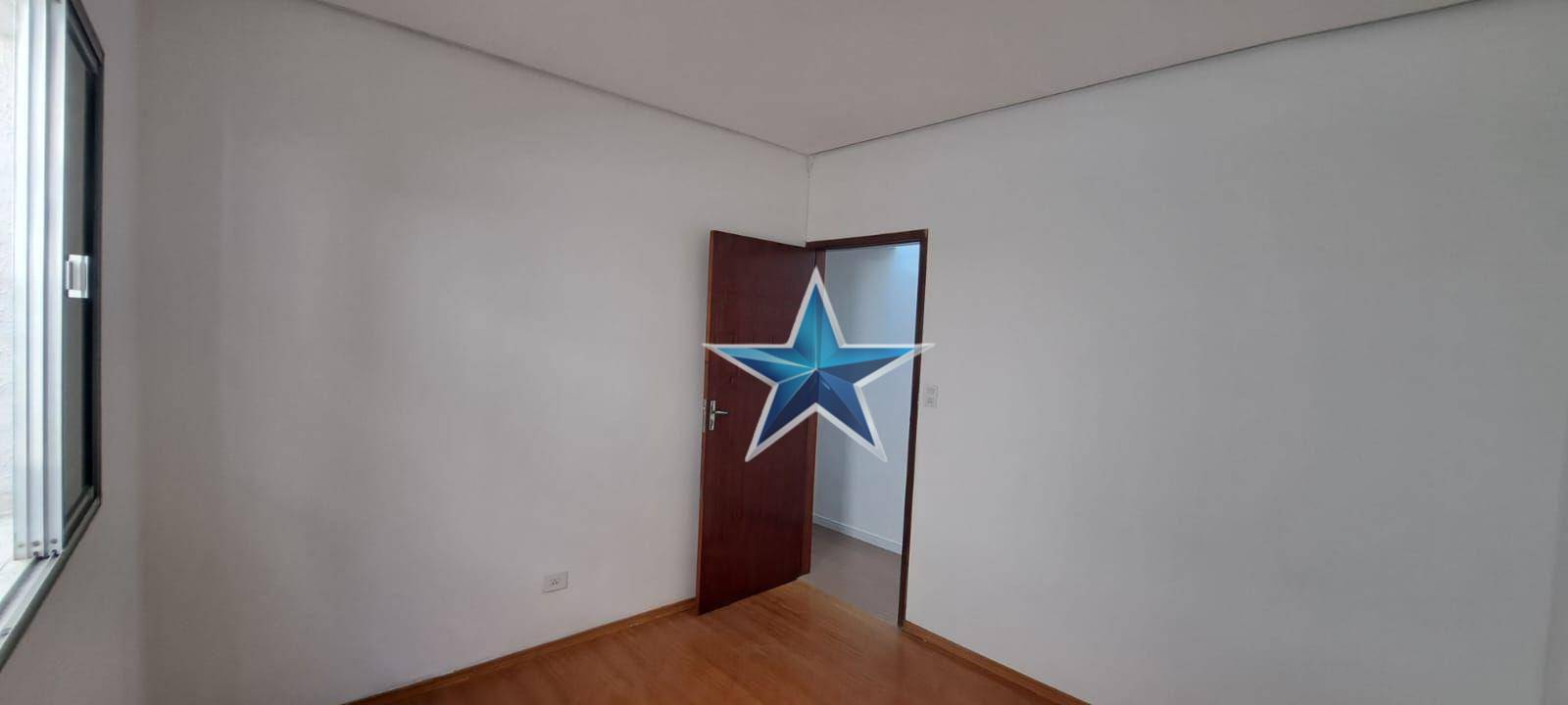 Casa à venda com 2 quartos, 90m² - Foto 2