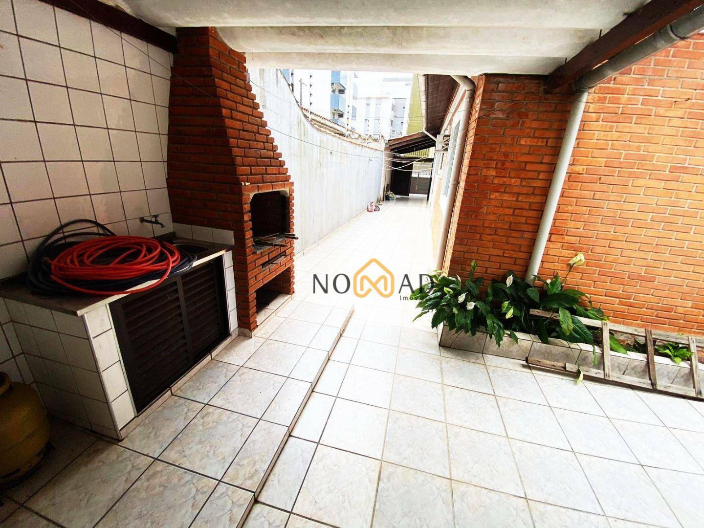 Casa à venda com 5 quartos, 200m² - Foto 25