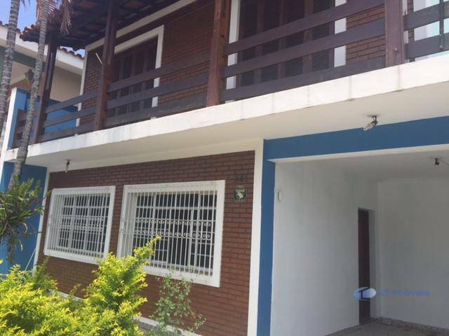 Casa à venda com 6 quartos, 260m² - Foto 1