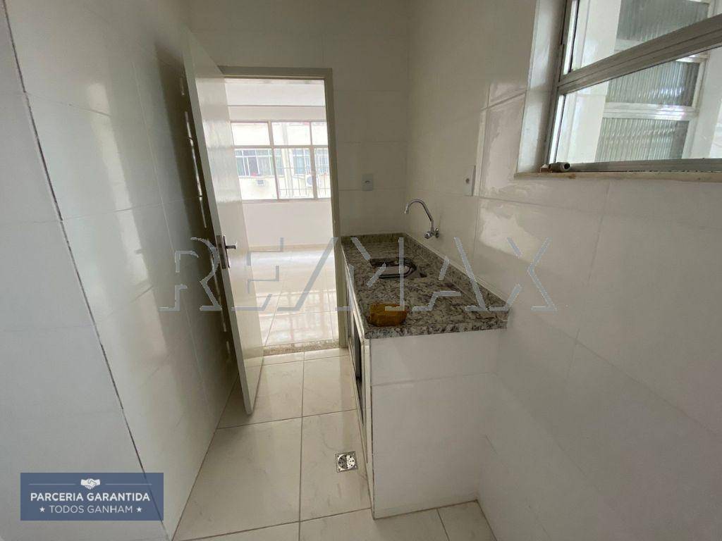 Apartamento para alugar com 2 quartos, 65m² - Foto 12