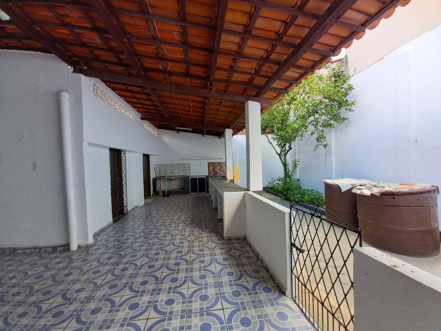 Casa à venda com 2 quartos, 170m² - Foto 11