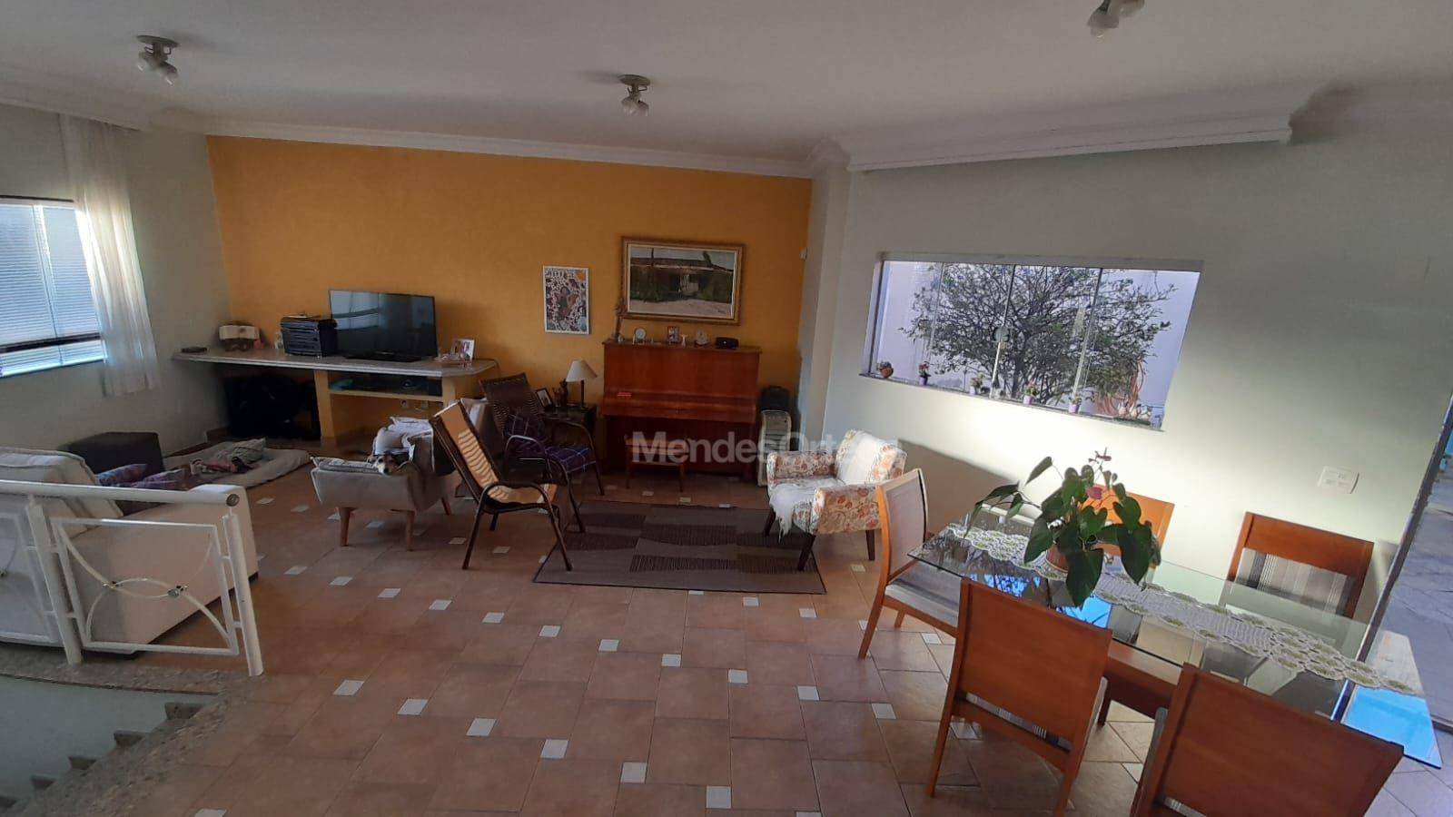 Casa à venda com 4 quartos, 360m² - Foto 2