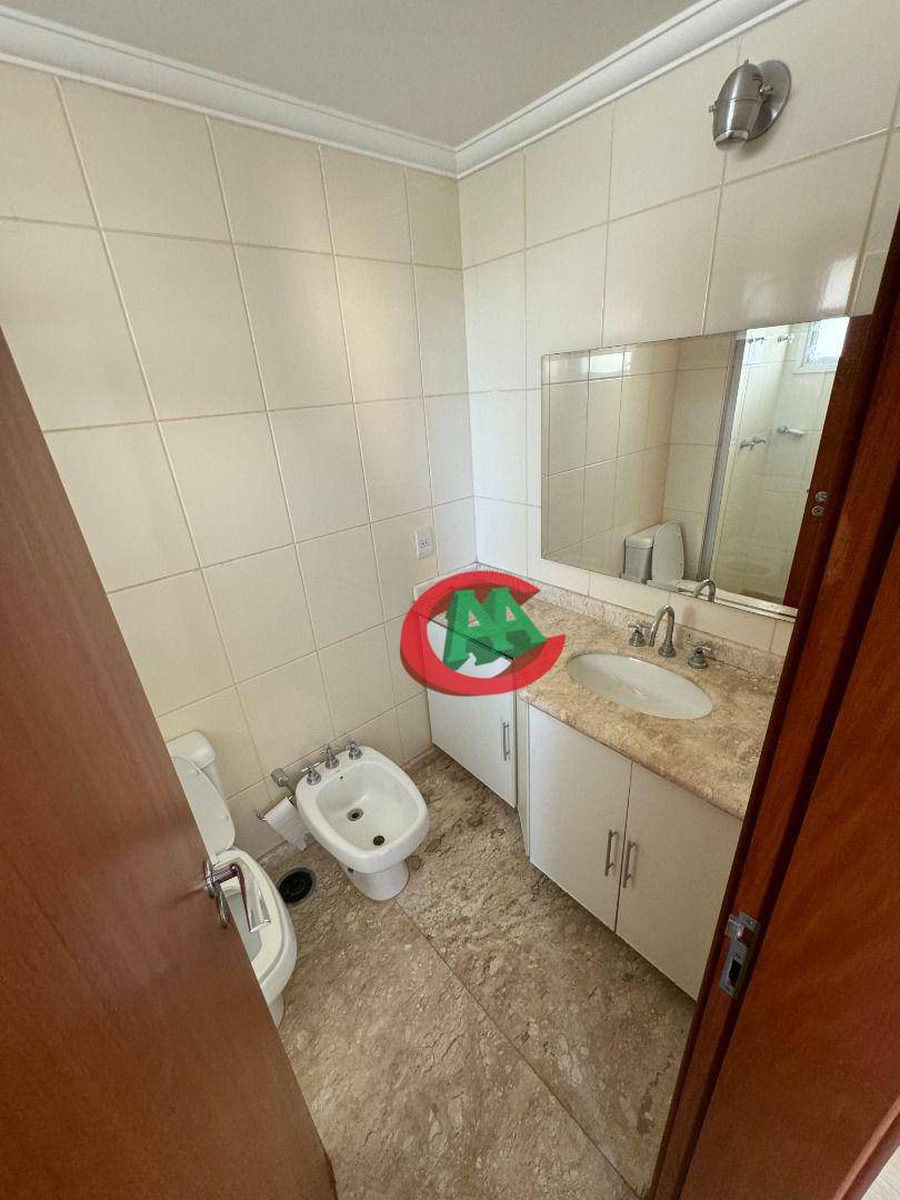 Apartamento para alugar com 3 quartos, 135m² - Foto 23