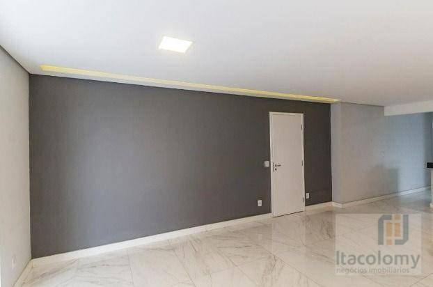 Apartamento para alugar com 3 quartos, 170m² - Foto 12