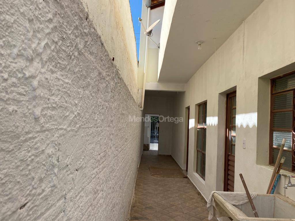 Casa à venda com 1 quarto, 60m² - Foto 13