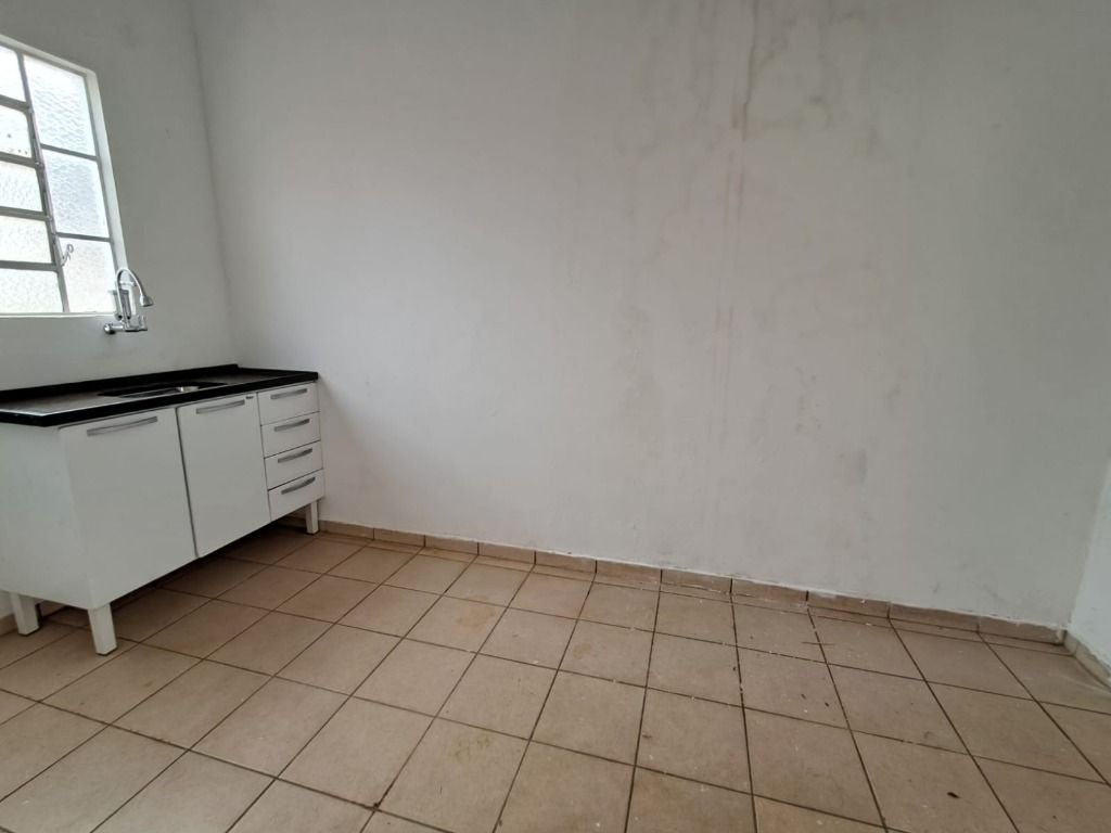 Casa para alugar com 2 quartos, 180m² - Foto 22