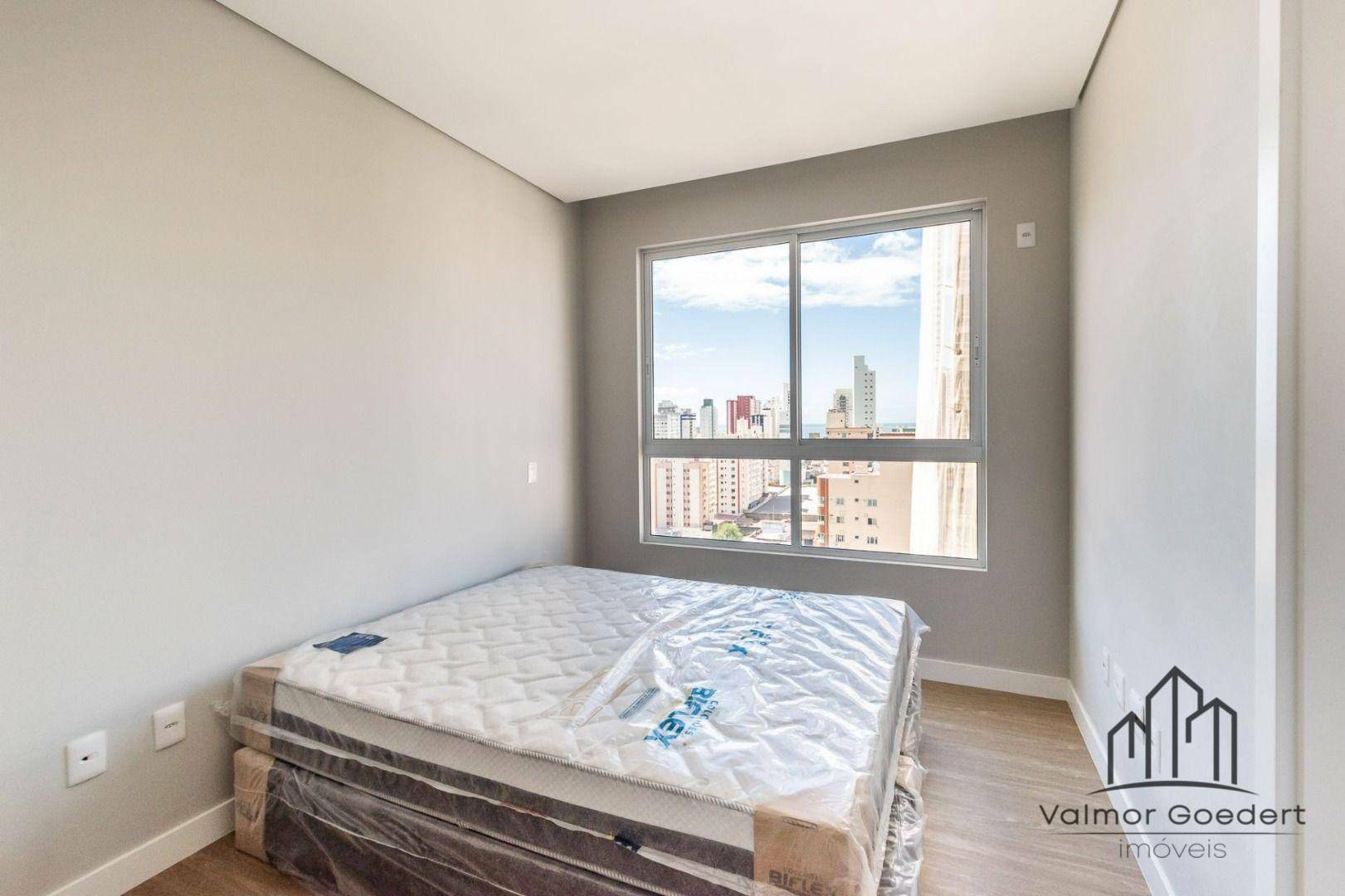 Apartamento à venda com 3 quartos, 143m² - Foto 7