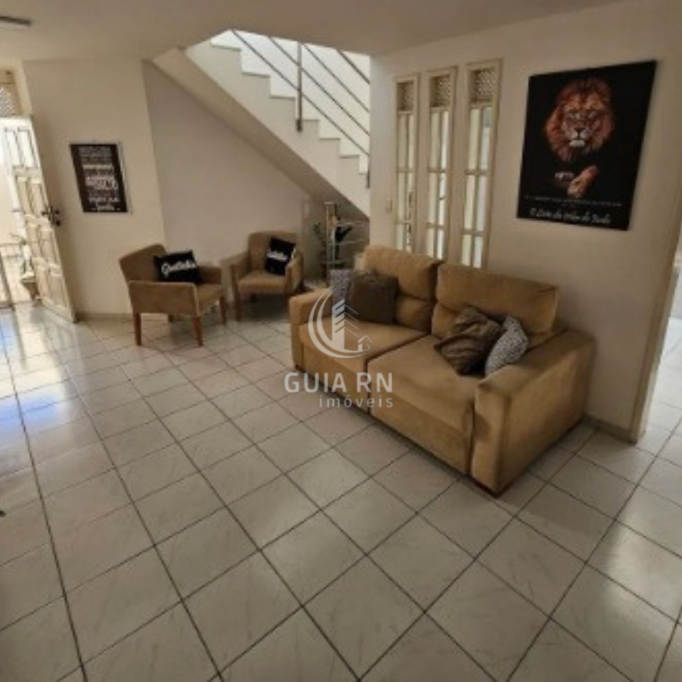 Casa à venda com 5 quartos, 240m² - Foto 4