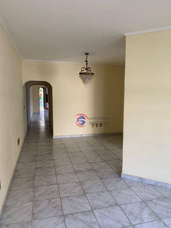 Sobrado à venda com 4 quartos, 232m² - Foto 1