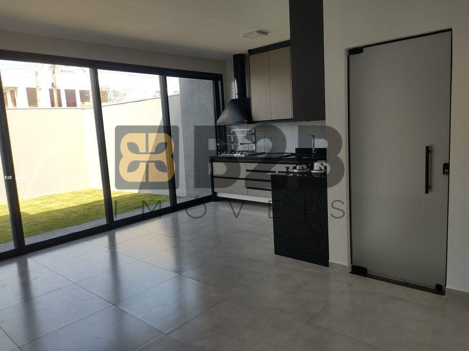 Casa à venda com 3 quartos, 210m² - Foto 2