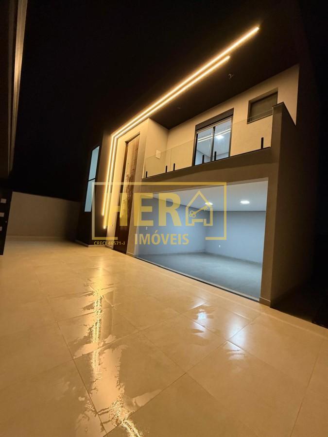 Casa à venda com 3 quartos, 245m² - Foto 1