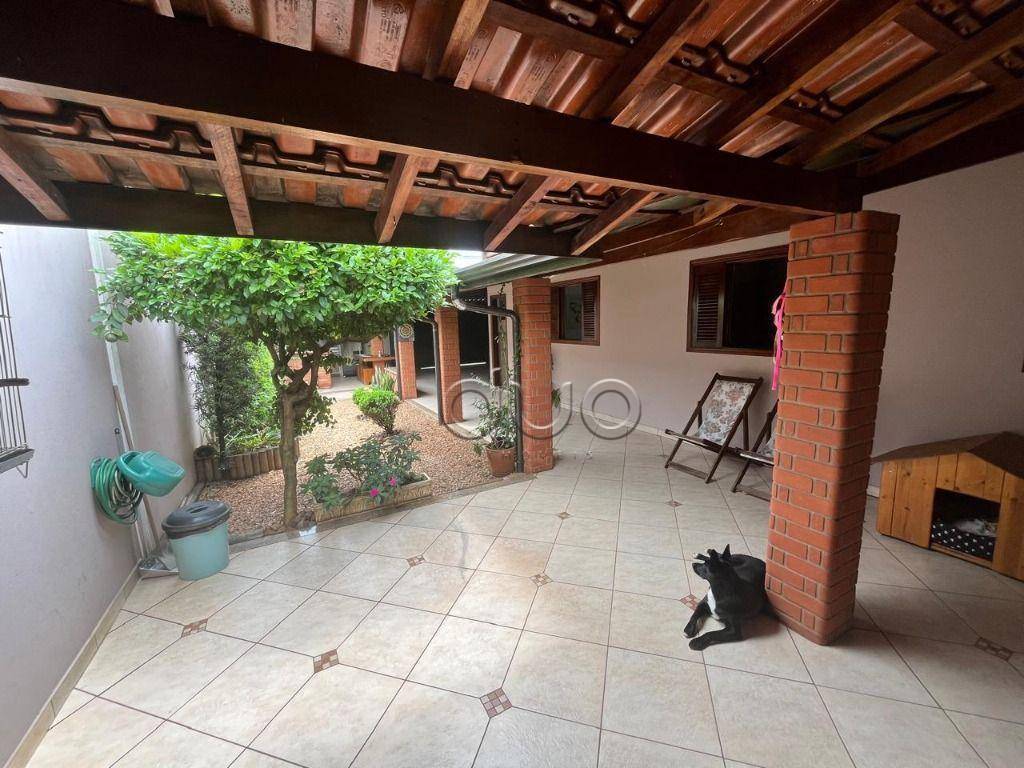 Casa à venda com 4 quartos, 199m² - Foto 1