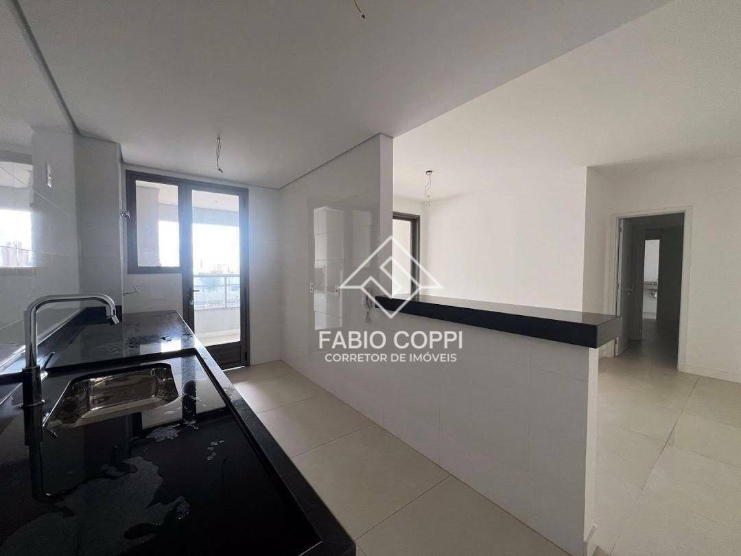 Apartamento à venda com 3 quartos, 117m² - Foto 3