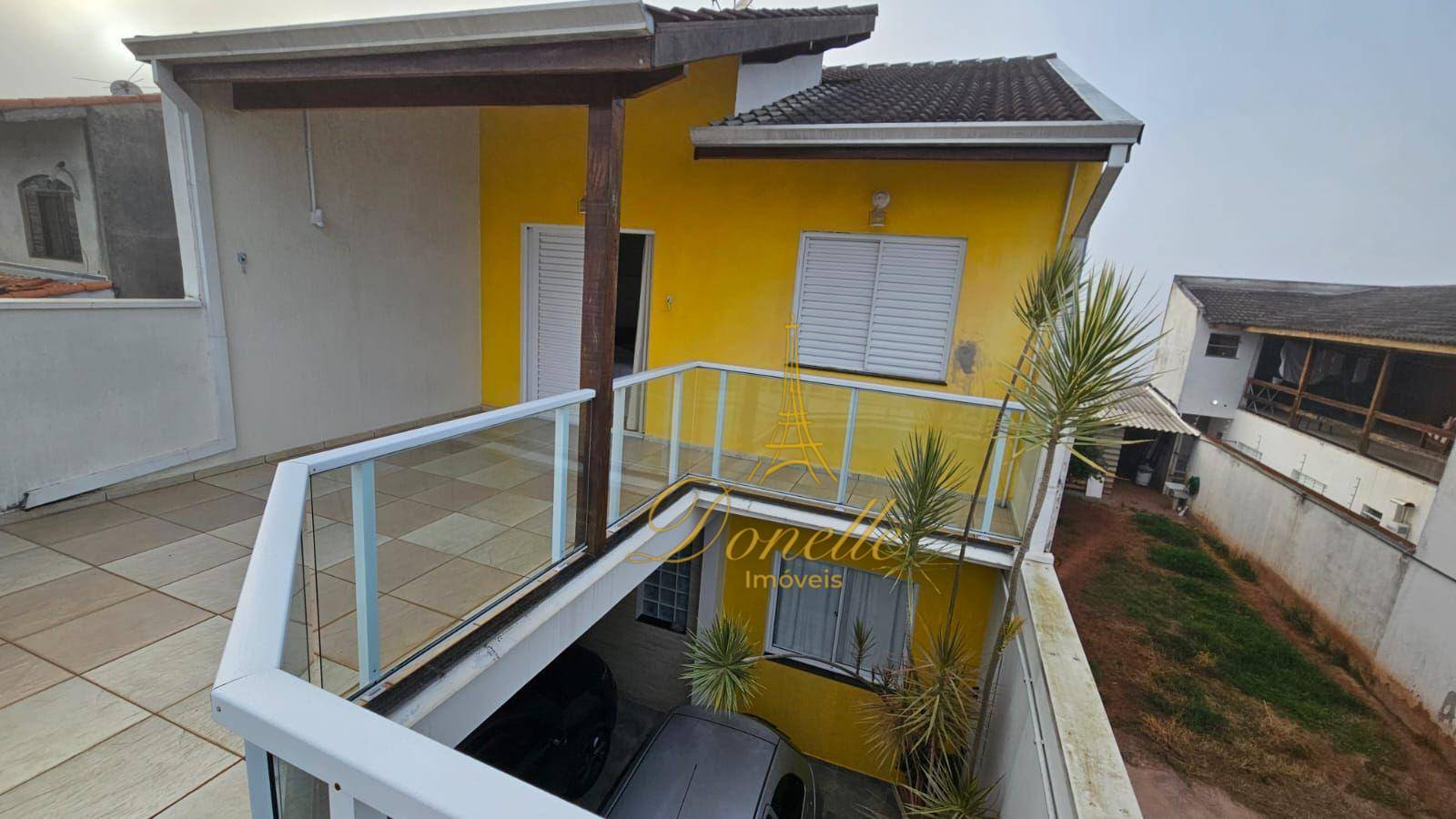 Sobrado à venda com 3 quartos, 200m² - Foto 1