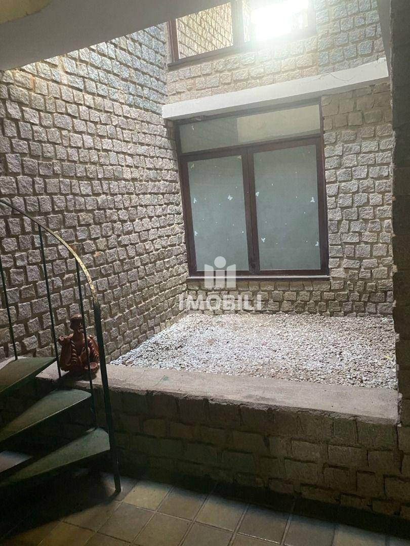 Casa, 3 quartos, 239 m² - Foto 4