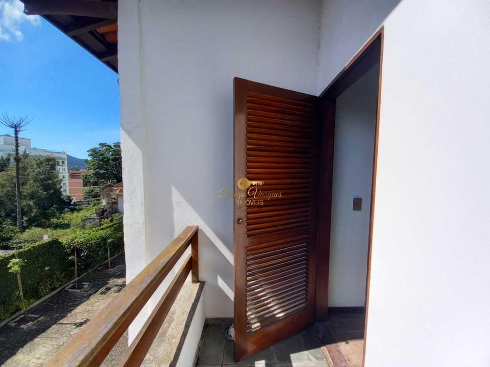 Casa de Condomínio à venda com 5 quartos, 212m² - Foto 17