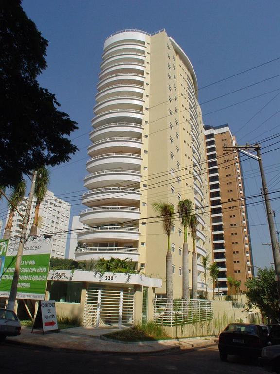 Apartamento à venda com 4 quartos, 196m² - Foto 1