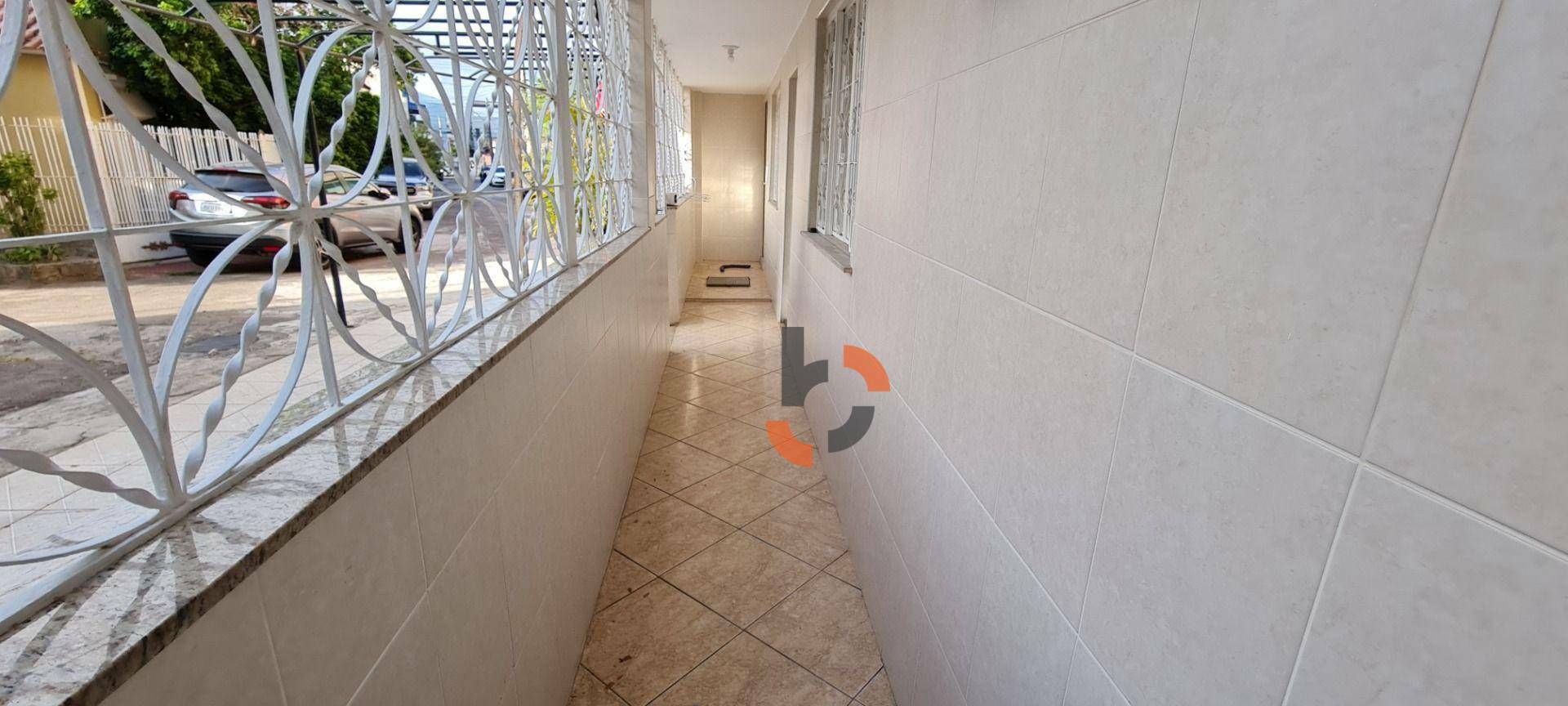 Casa à venda com 5 quartos, 232m² - Foto 7