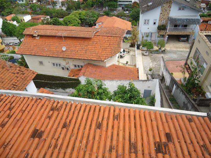 Casa à venda com 6 quartos, 300m² - Foto 18