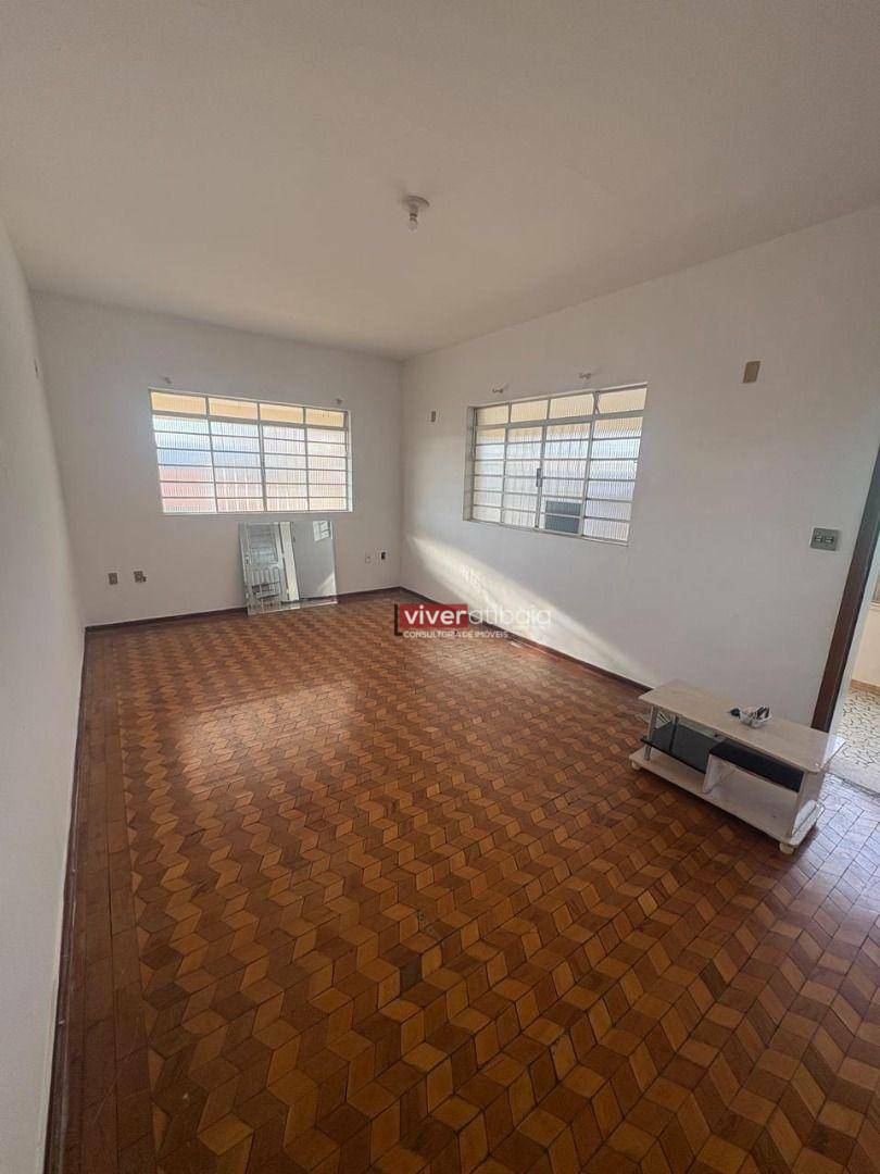 Casa para alugar com 4 quartos, 180m² - Foto 2