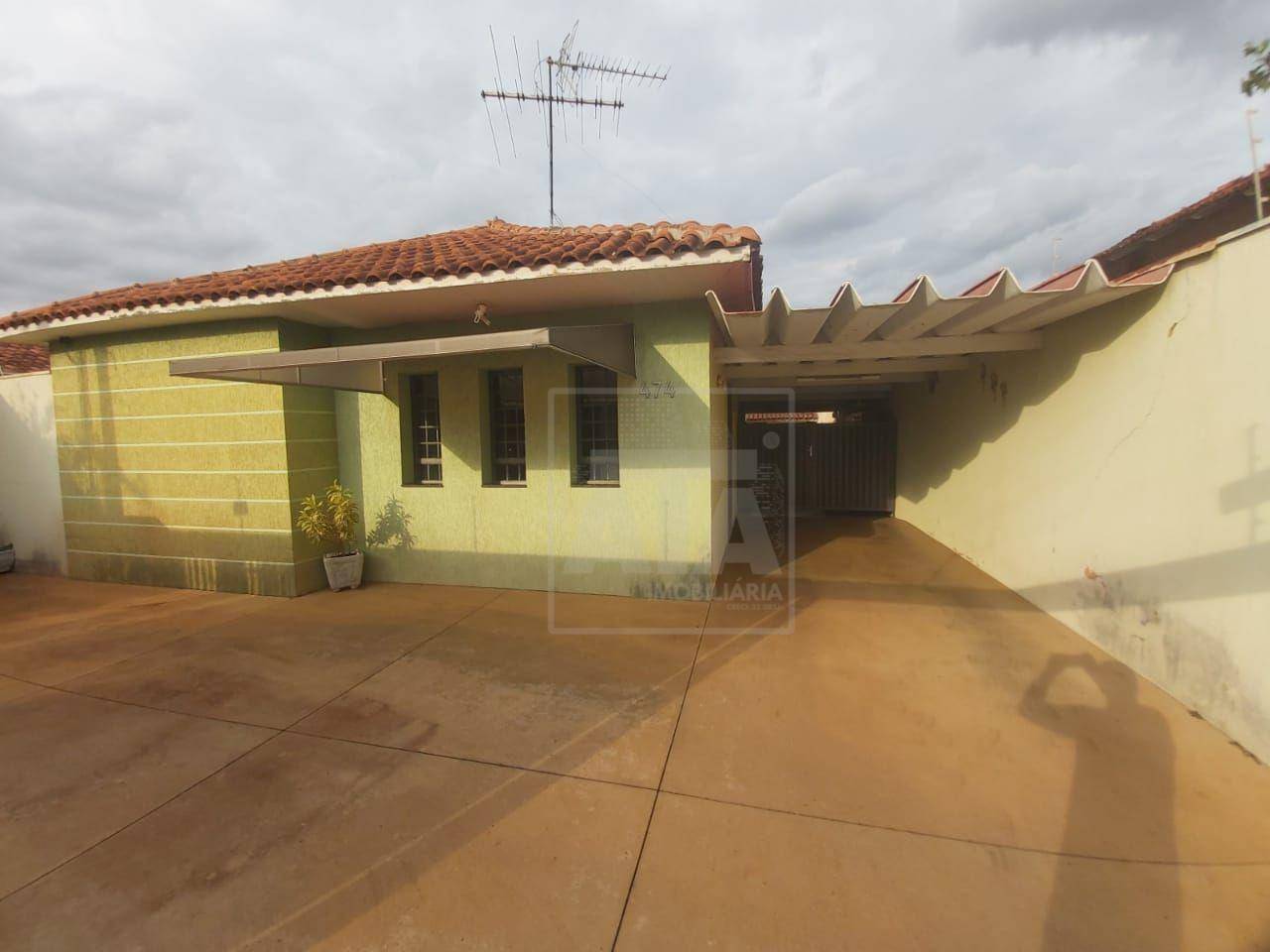 Casa à venda com 3 quartos, 229m² - Foto 2