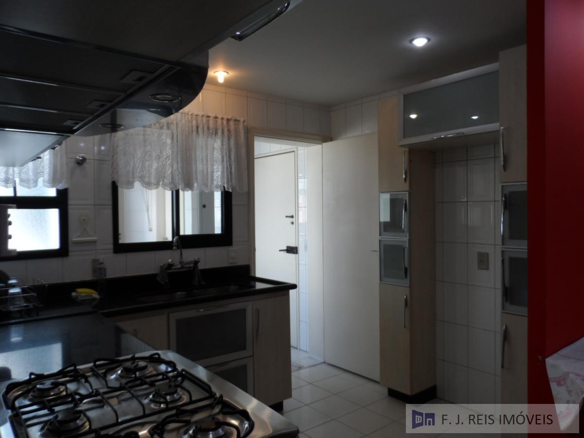 Apartamento à venda com 3 quartos, 180m² - Foto 11