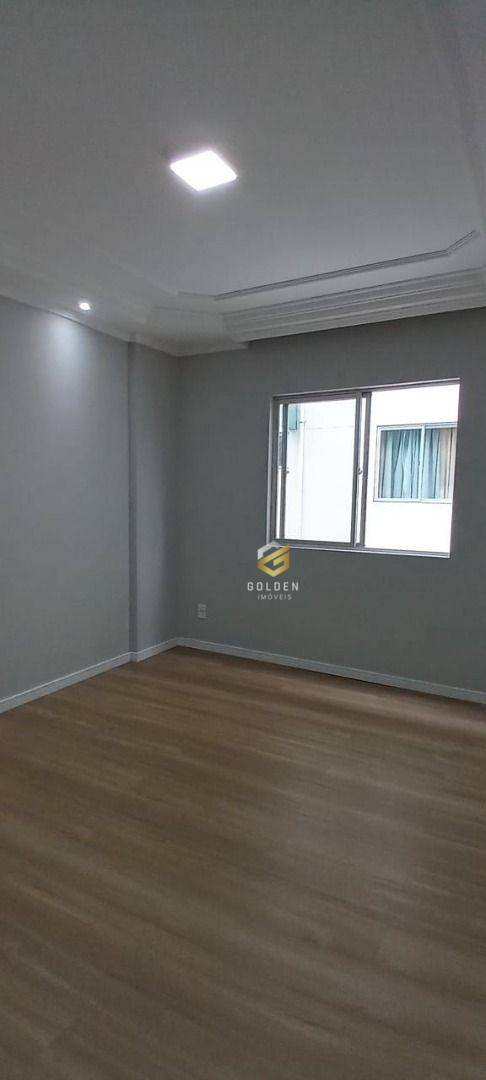 Apartamento à venda com 2 quartos, 75m² - Foto 11