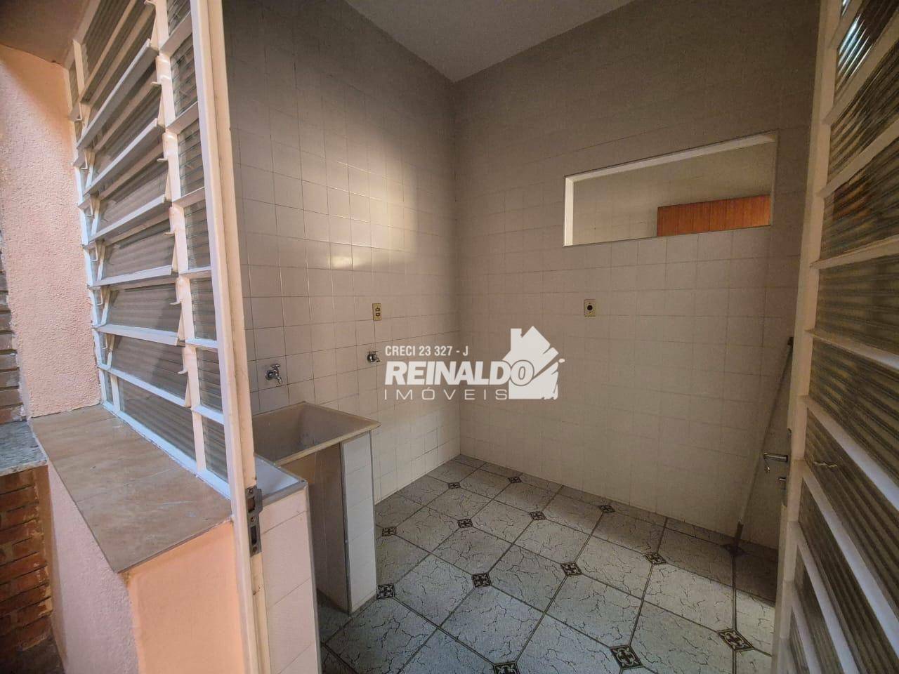 Casa à venda e aluguel com 3 quartos, 250m² - Foto 25