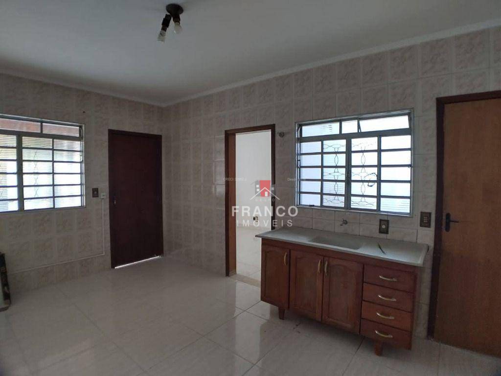 Casa para alugar com 2 quartos, 80m² - Foto 10