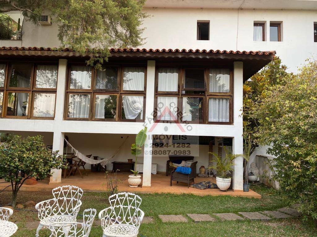 Casa à venda com 6 quartos, 500m² - Foto 1