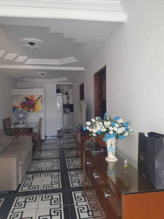 Casa à venda com 4 quartos, 67m² - Foto 1