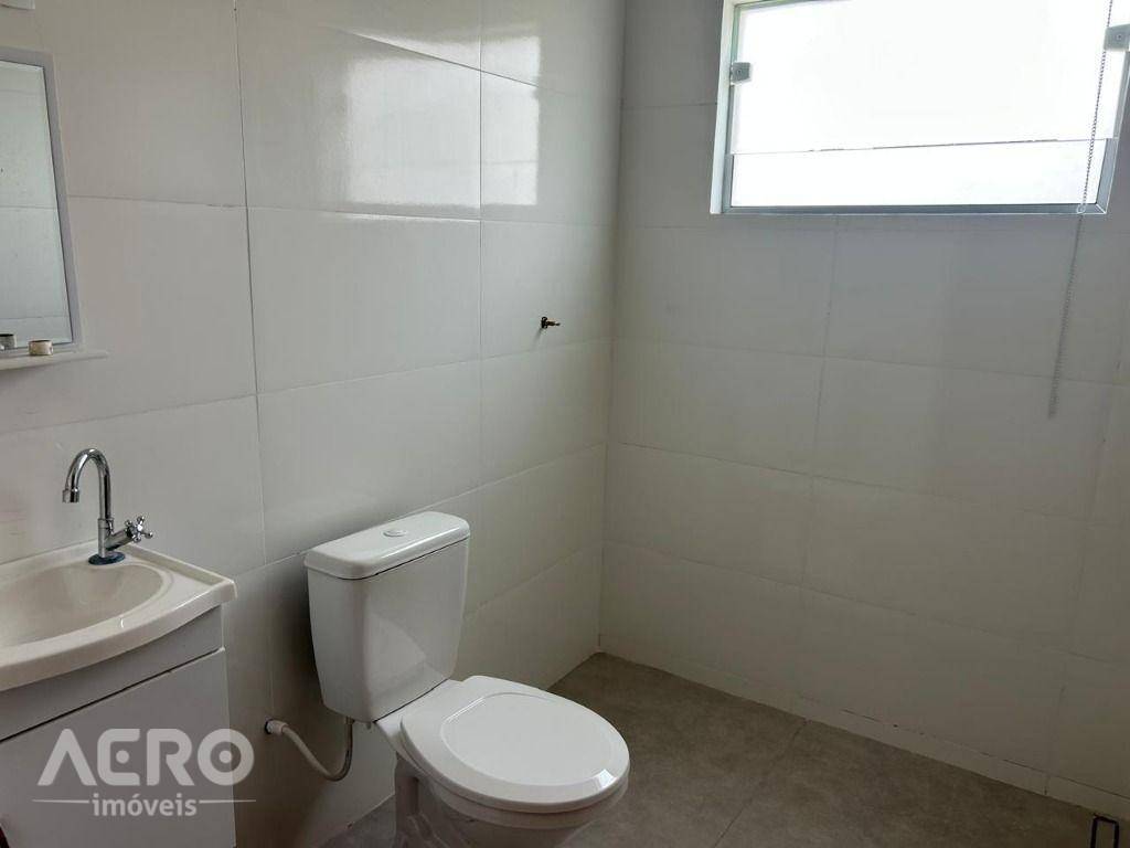 Casa à venda com 2 quartos, 90m² - Foto 6