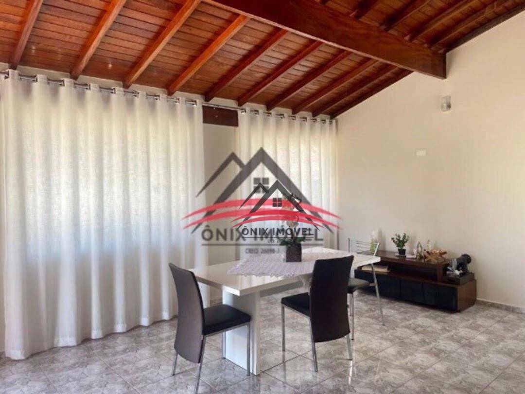 Casa à venda com 4 quartos, 297m² - Foto 2