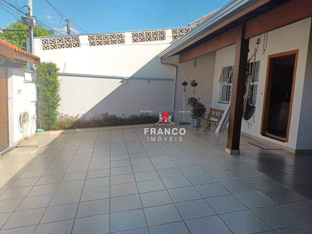 Casa à venda com 3 quartos, 217m² - Foto 4