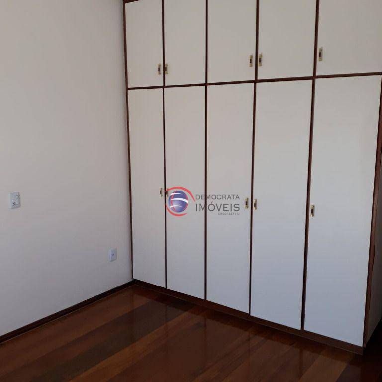 Sobrado à venda com 3 quartos, 272m² - Foto 8