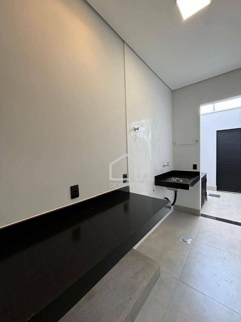 Casa à venda com 3 quartos, 164m² - Foto 2