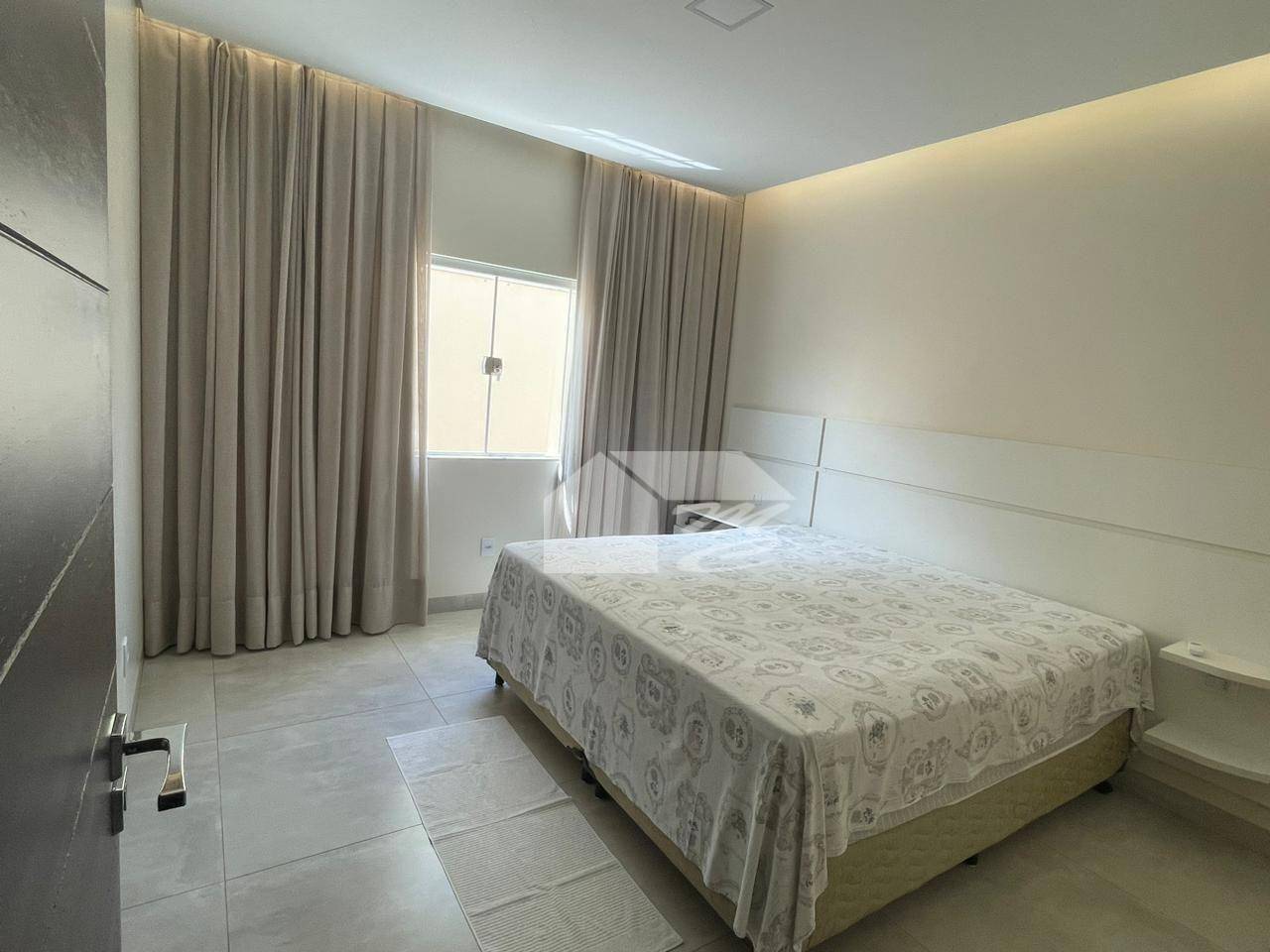 Casa à venda com 4 quartos, 250m² - Foto 18