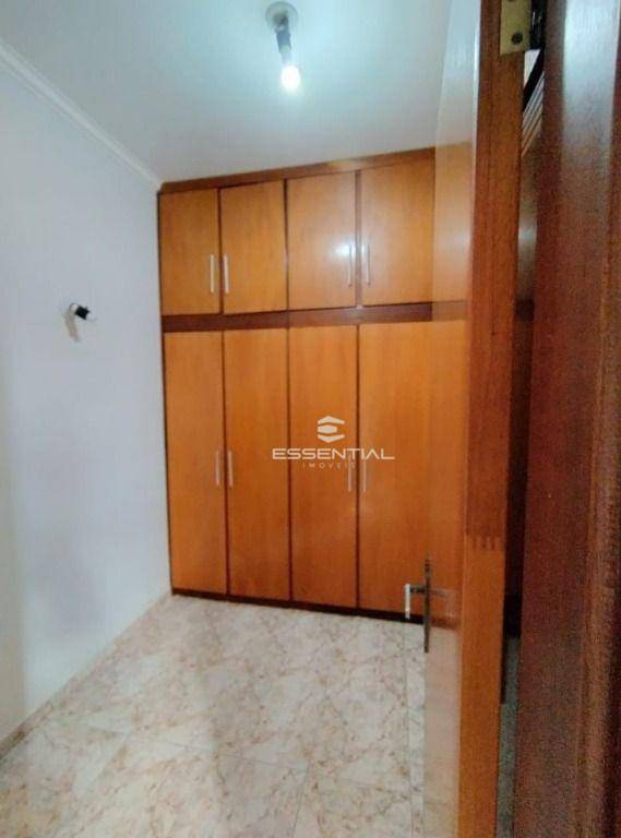 Casa para alugar com 4 quartos, 300m² - Foto 17